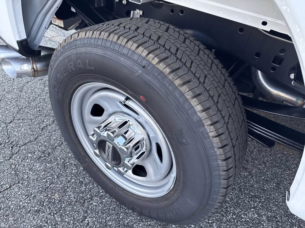 2026 Oxford White Ford Super Duty F-350 SRW XL RWD Truck