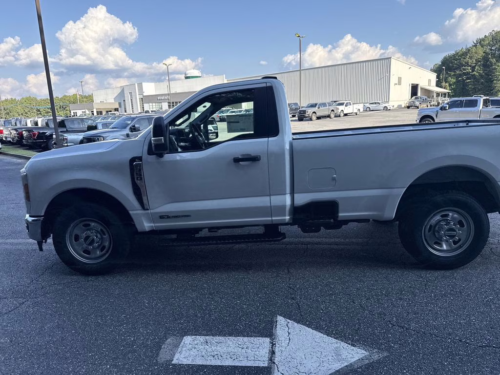 2026 Oxford White Ford Super Duty F-350 SRW XL RWD Truck