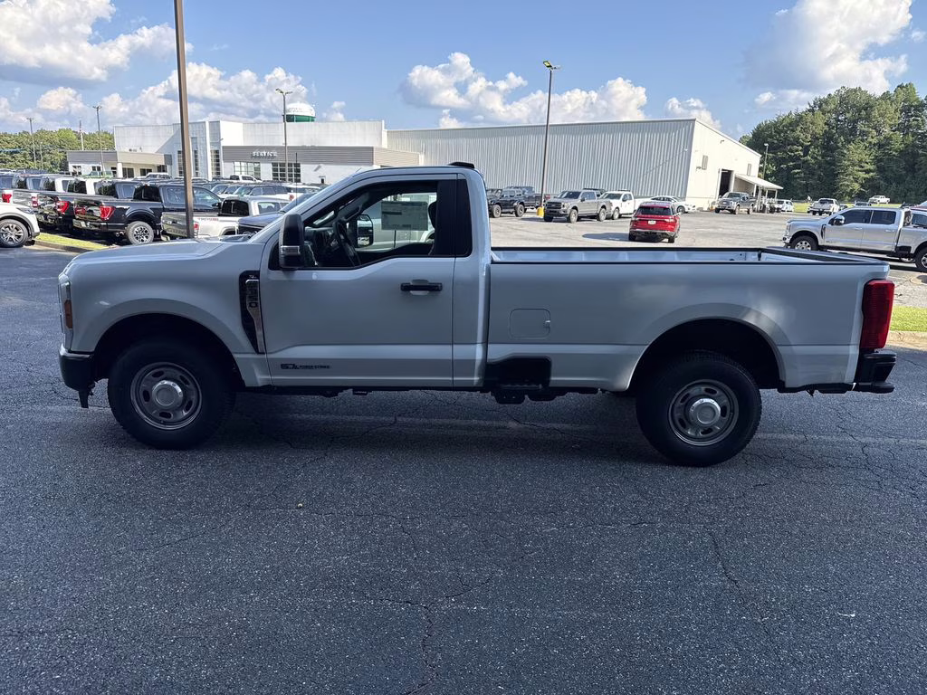 2026 Oxford White Ford Super Duty F-350 SRW XL RWD Truck