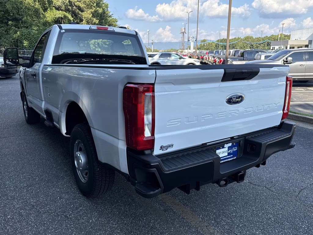 2026 Oxford White Ford Super Duty F-350 SRW XL RWD Truck