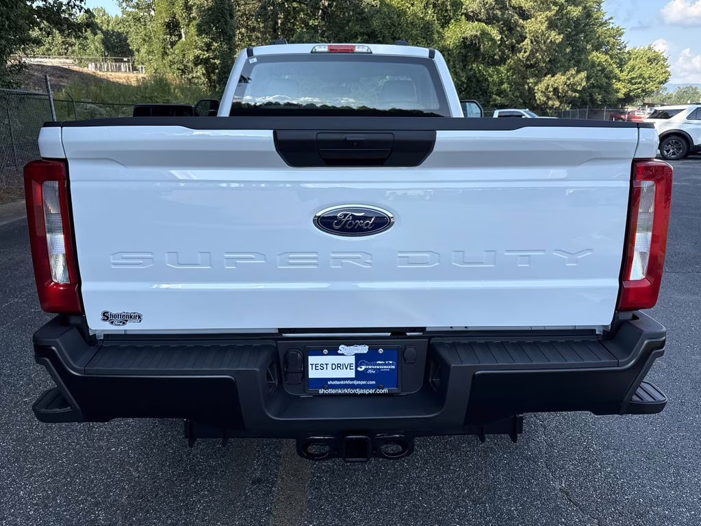 2026 Oxford White Ford Super Duty F-350 SRW XL RWD Truck