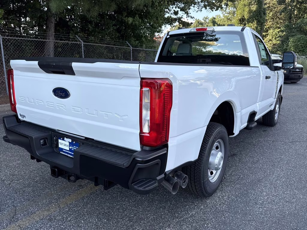 2026 Oxford White Ford Super Duty F-350 SRW XL RWD Truck