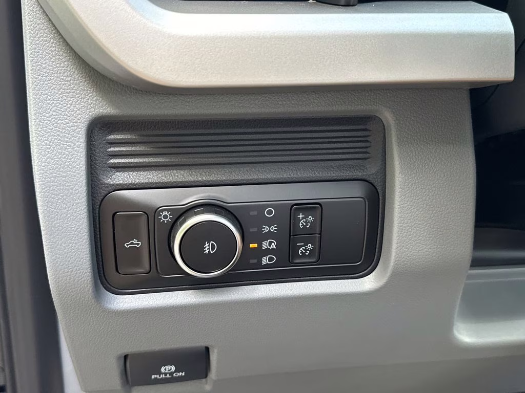 2025 Agate Black Metallic Ford Super Duty F-350 SRW XL RWD Truck