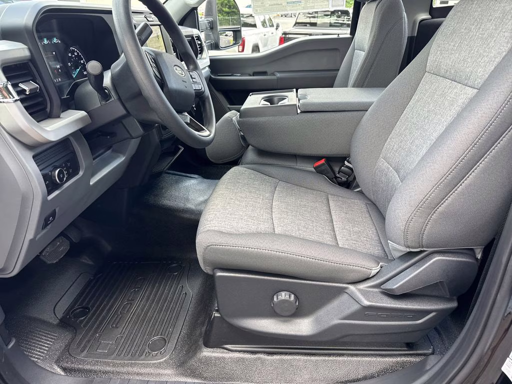 2025 Agate Black Metallic Ford Super Duty F-350 SRW XL RWD Truck