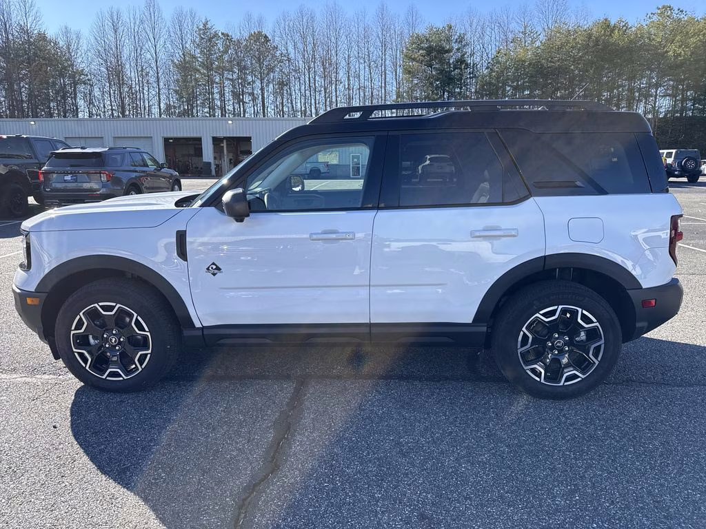 2025 Oxford White Ford Bronco Sport Outer Banks 4X4 SUV