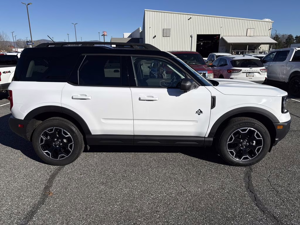 2025 Oxford White Ford Bronco Sport Outer Banks 4X4 SUV