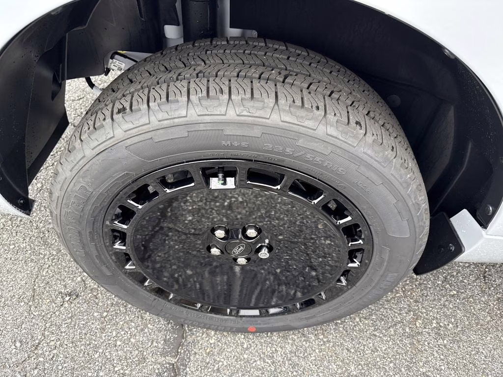 2026 White Metallic Ford Maverick Lobo Standard AWD Truck