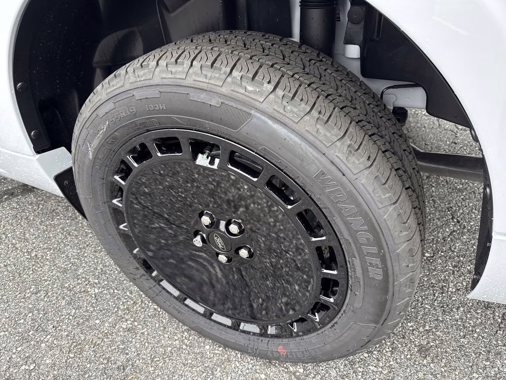 2026 White Metallic Ford Maverick Lobo Standard AWD Truck