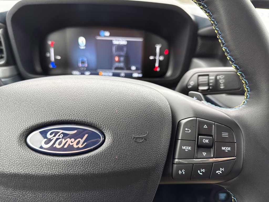 2026 White Metallic Ford Maverick Lobo Standard AWD Truck