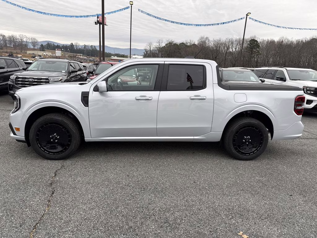2026 White Metallic Ford Maverick Lobo Standard AWD Truck