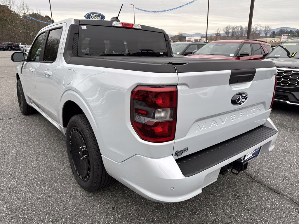 2026 White Metallic Ford Maverick Lobo Standard AWD Truck
