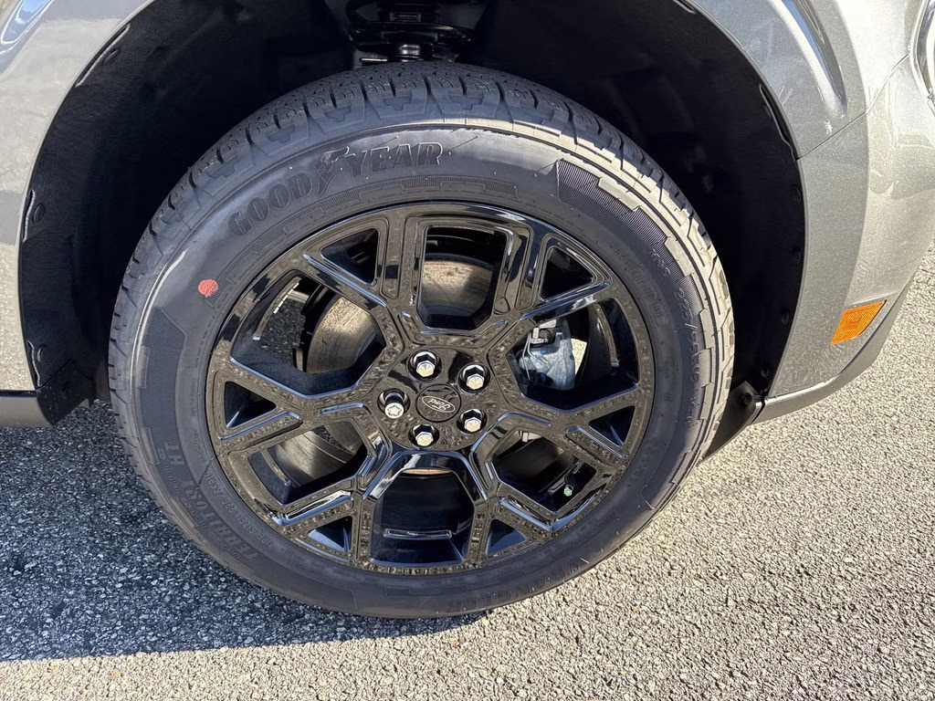 2026 Carbonized Gray Metallic Ford Maverick Lariat AWD Truck