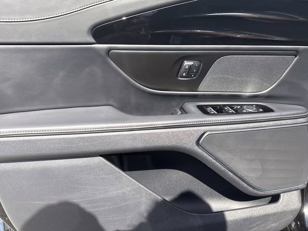 2024 Infinite Black Metallic Clearcoat Lincoln Nautilus Reserve AWD SUV