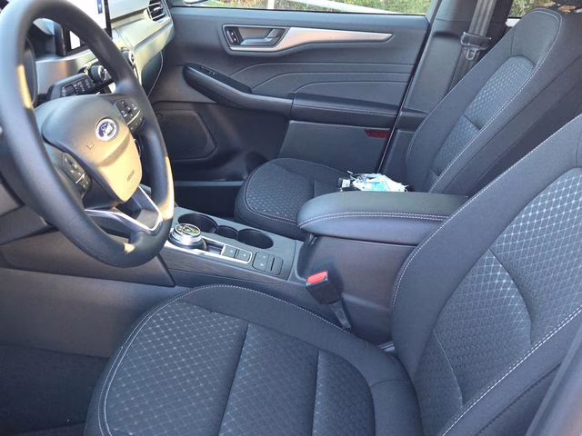 2026 Oxford White Ford Escape Active FWD SUV