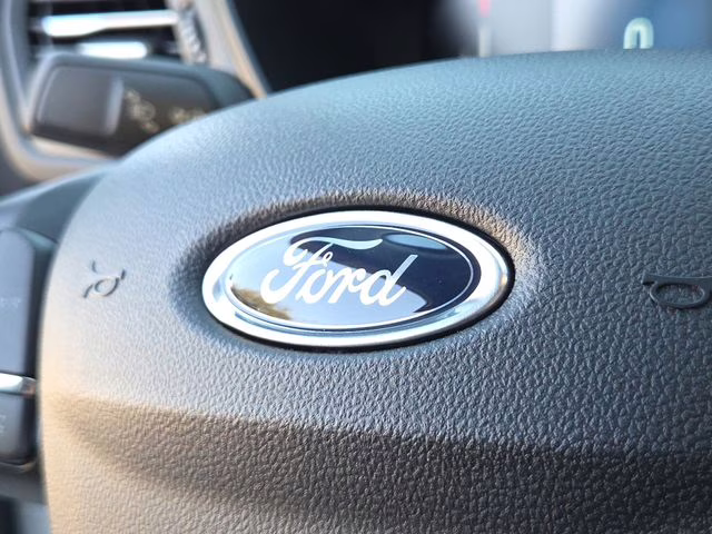 2026 Oxford White Ford Escape Active FWD SUV