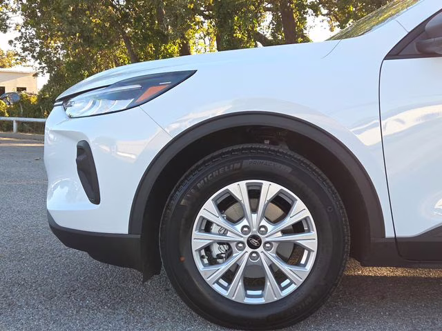 2026 Oxford White Ford Escape Active FWD SUV