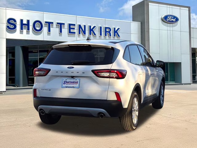 2026 Oxford White Ford Escape Active FWD SUV
