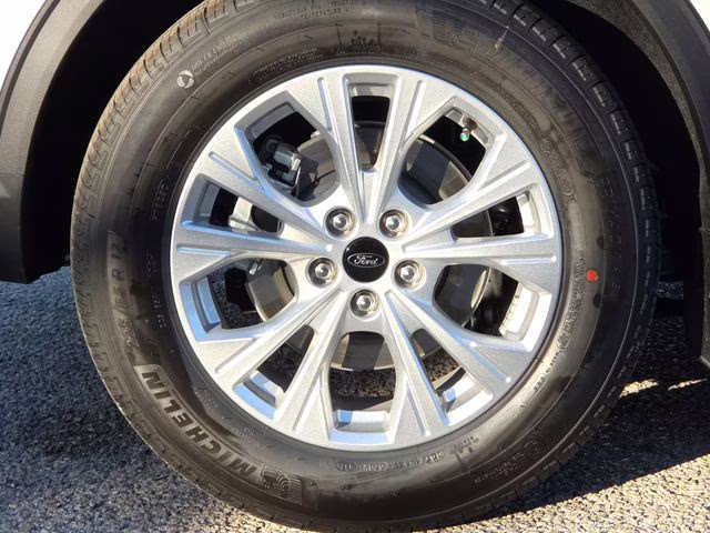 2026 Oxford White Ford Escape Active FWD SUV