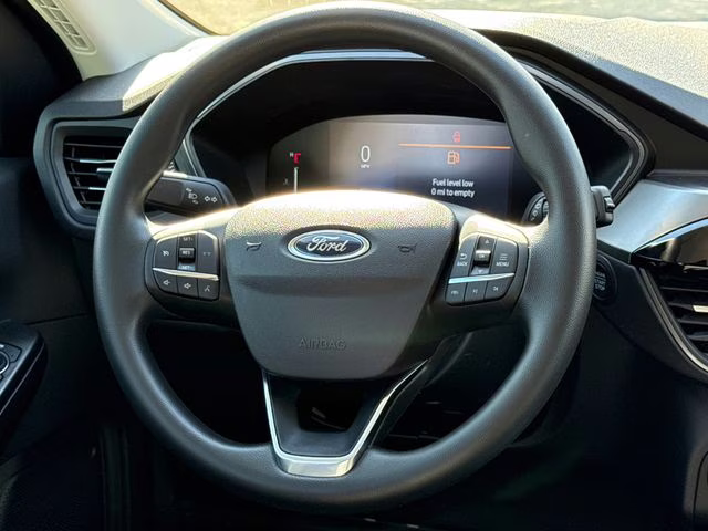 2026 Oxford White Ford Escape Active FWD SUV