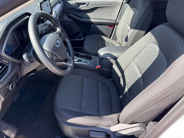 2026 Oxford White Ford Escape Active FWD SUV