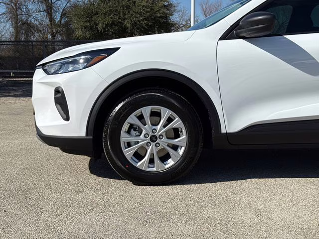2026 Oxford White Ford Escape Active FWD SUV