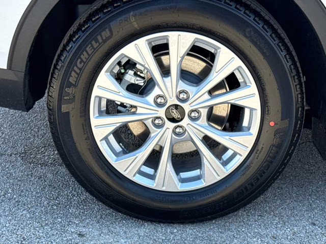 2026 Oxford White Ford Escape Active FWD SUV