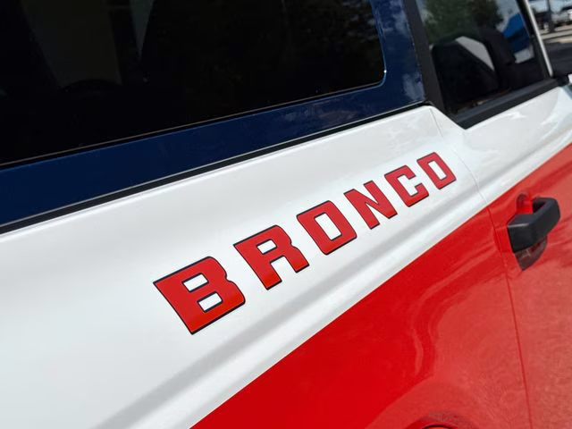 2025 Oxford White Ford Bronco Stroppe 4X4 SUV
