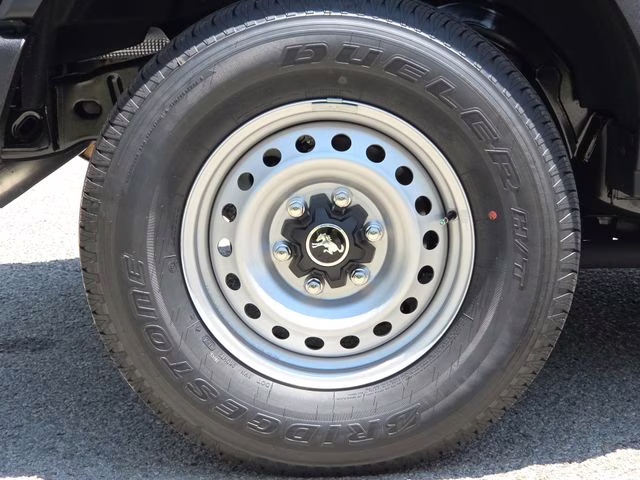 2025 Gray Metallic Ford Bronco Base 4X4 SUV