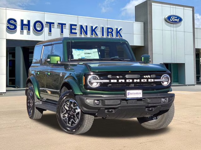2025 Green Metallic Ford Bronco Outer Banks 4X4 SUV
