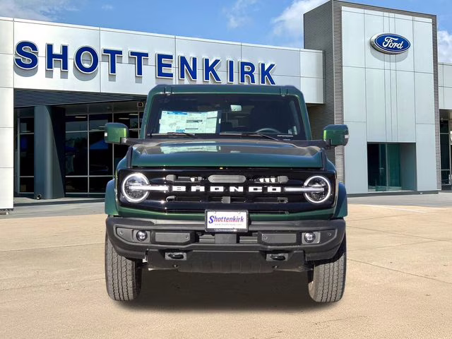 2025 Green Metallic Ford Bronco Outer Banks 4X4 SUV
