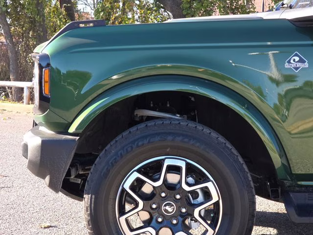 2025 Green Metallic Ford Bronco Outer Banks 4X4 SUV
