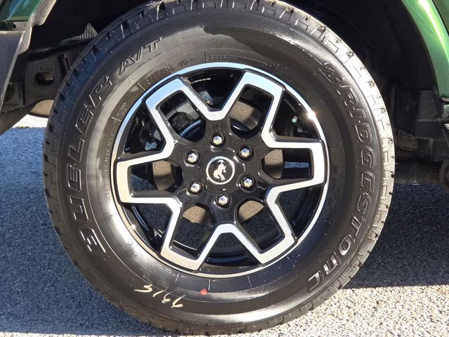 2025 Green Metallic Ford Bronco Outer Banks 4X4 SUV