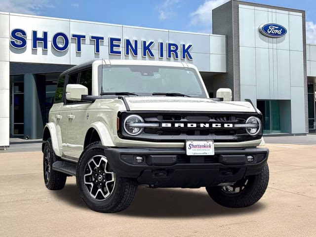2025 Desert Sand Ford Bronco Outer Banks 4X4 SUV