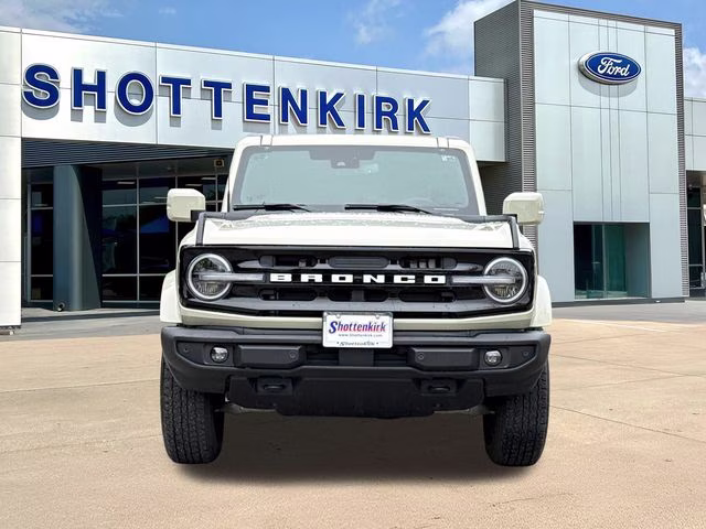 2025 Desert Sand Ford Bronco Outer Banks 4X4 SUV