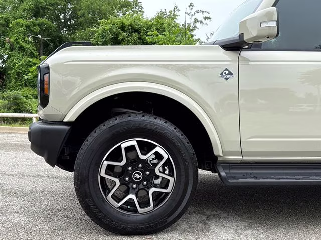 2025 Desert Sand Ford Bronco Outer Banks 4X4 SUV