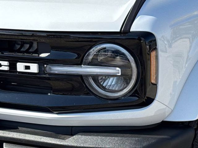 2025 Oxford White Ford Bronco Outer Banks 4X4 SUV