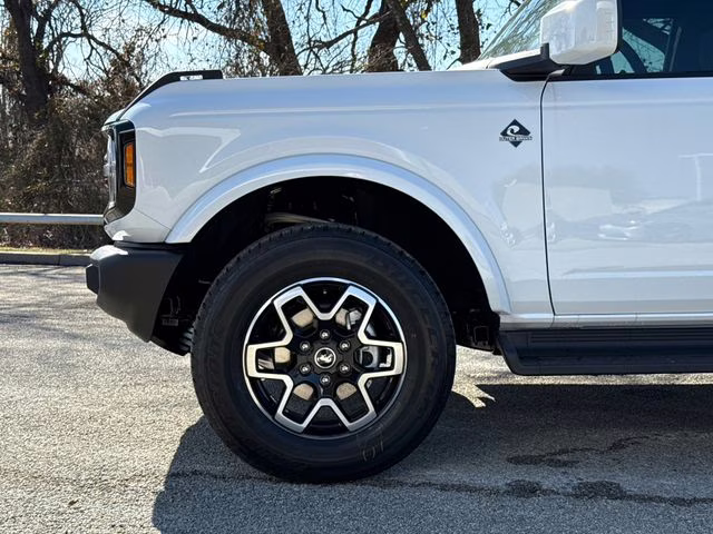2025 Oxford White Ford Bronco Outer Banks 4X4 SUV