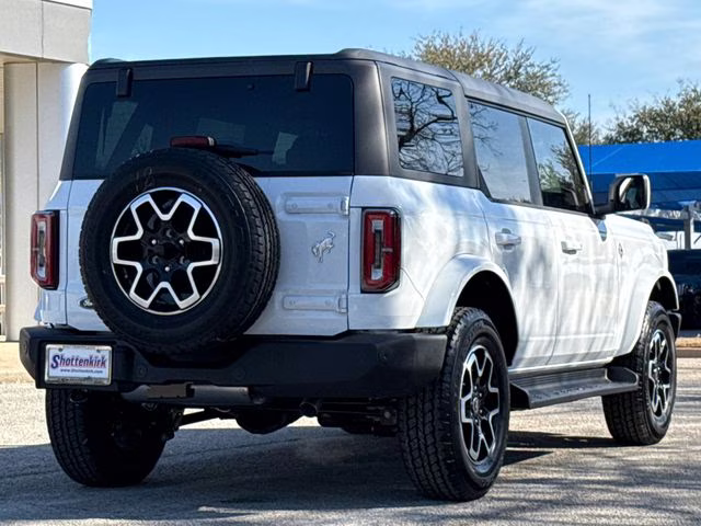 2025 Oxford White Ford Bronco Outer Banks 4X4 SUV
