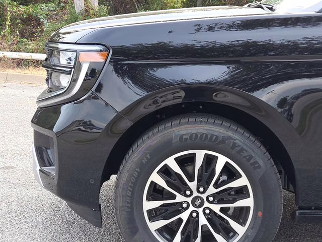 2025 Black Metallic Ford Expedition Max Platinum 4X4 SUV