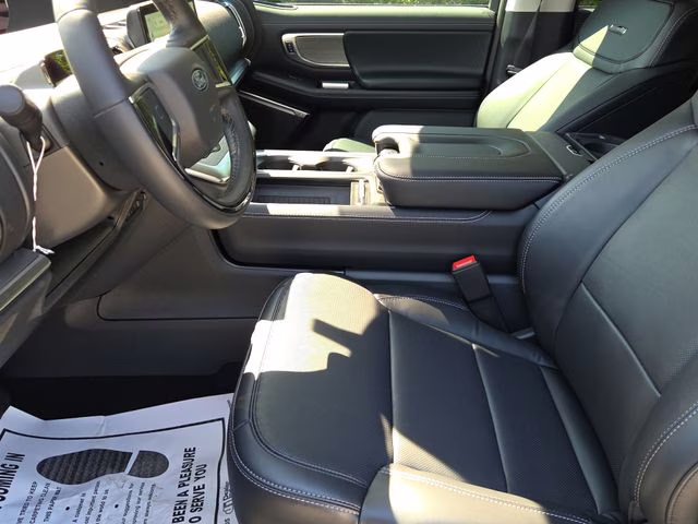 2025 Black Metallic Ford Expedition Platinum 4X4 SUV