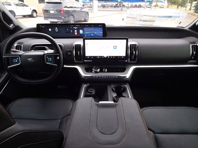 2025 White Metallic Ford Expedition Tremor 4X4 SUV