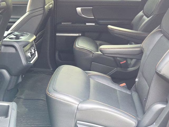 2025 White Metallic Ford Expedition Tremor 4X4 SUV