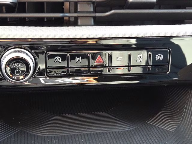 2026 White Metallic Ford Explorer Active RWD SUV