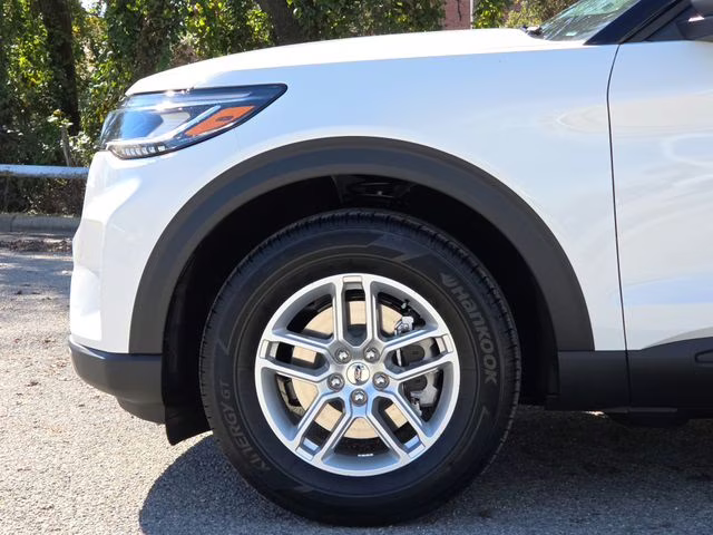 2026 White Metallic Ford Explorer Active RWD SUV