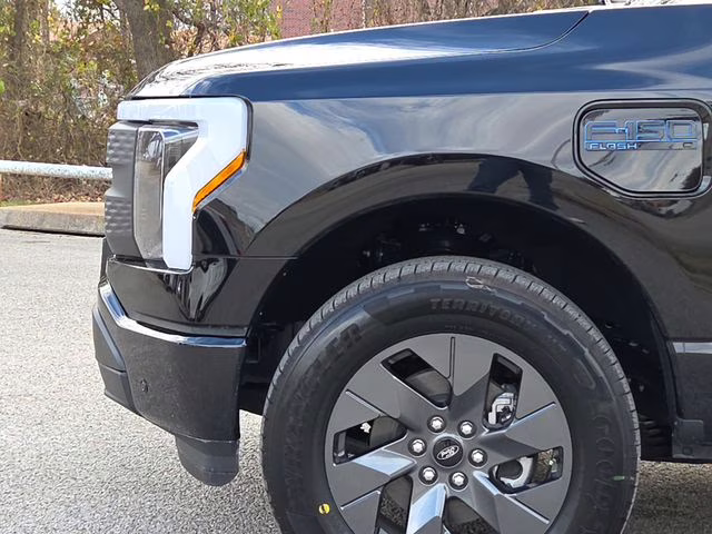 2025 Black Metallic Ford F-150 Lightning Flash AWD Truck