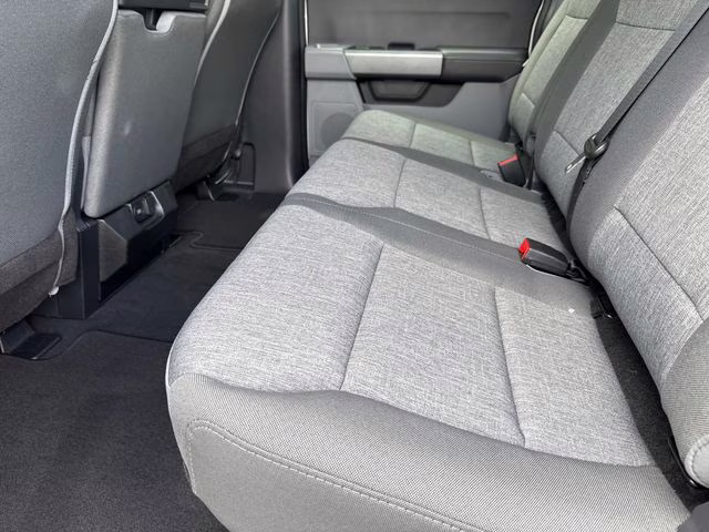 2026 Oxford White Ford Super Duty F-250 SRW XL 4X4 Truck