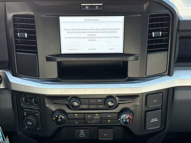 2026 Oxford White Ford Super Duty F-250 SRW XL 4X4 Truck