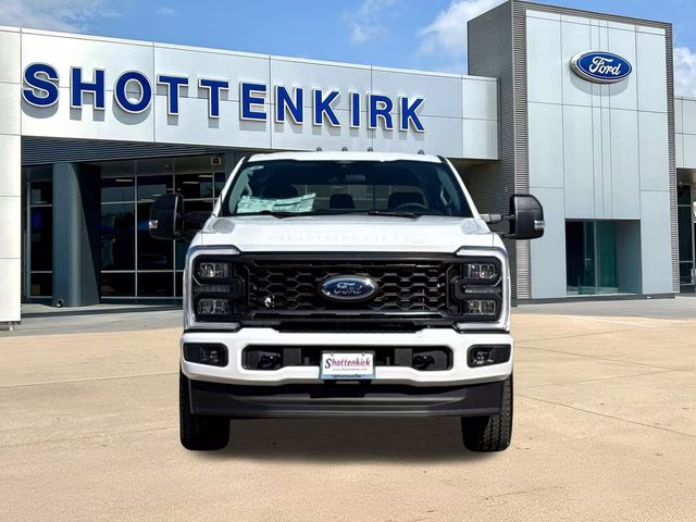 2026 Oxford White Ford Super Duty F-250 SRW XL 4X4 Truck