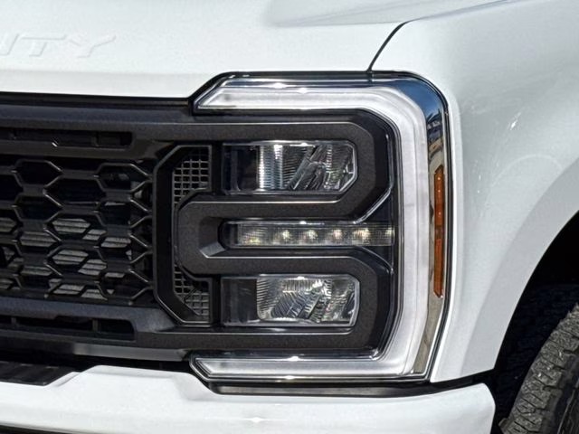 2026 Oxford White Ford Super Duty F-250 SRW XL 4X4 Truck