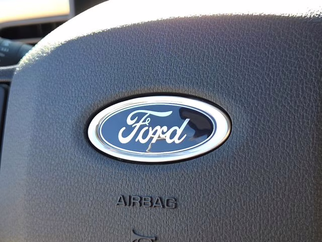 2026 Oxford White Ford Super Duty F-250 SRW XL 4X4 Truck